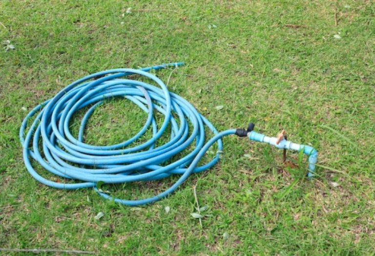 How to Patch a Garden Hose Quickly and Without Mess