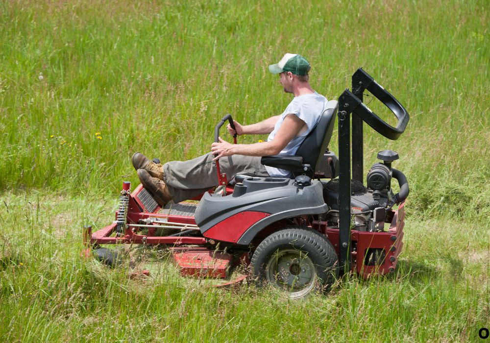 what is the difference between 2 stroke and 4 stroke lawn mowers