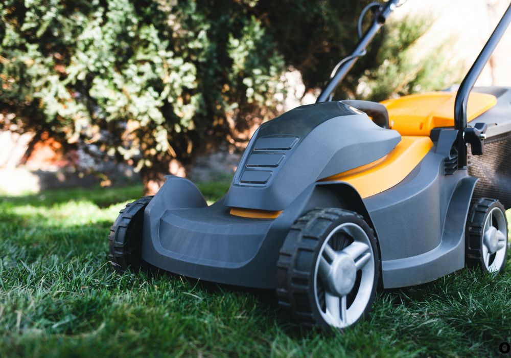 How to Stop a Lawn Mower in Emergency Situations