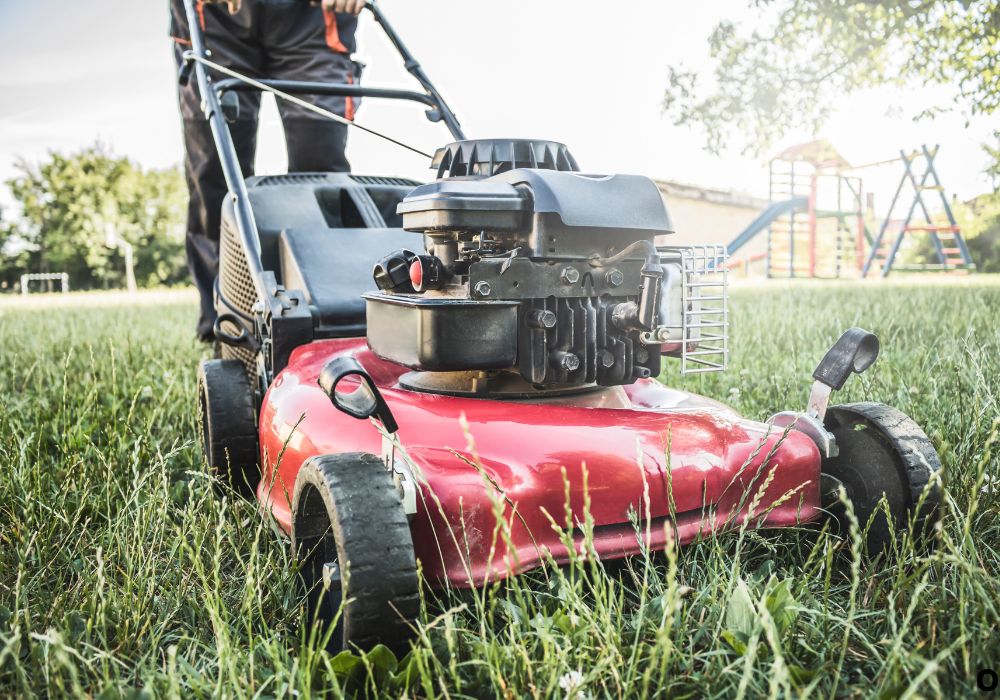Environmental Impact of Gas vs Electric Mowers