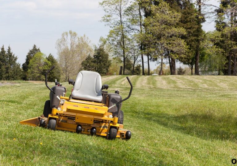 What Is a Zero Turn Lawn Mower? Full Beginner’s Guide