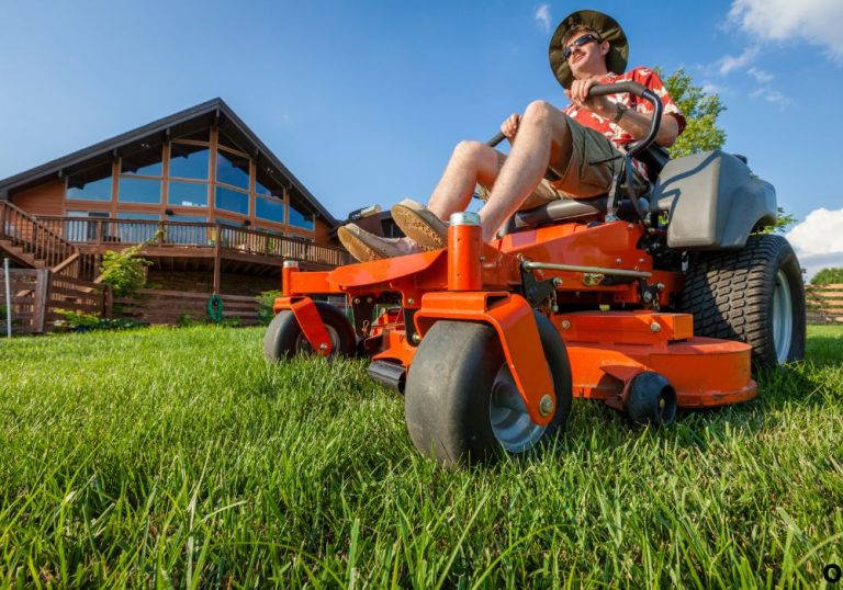 Riding Mower vs Zero Turn Mower: Performance Guide