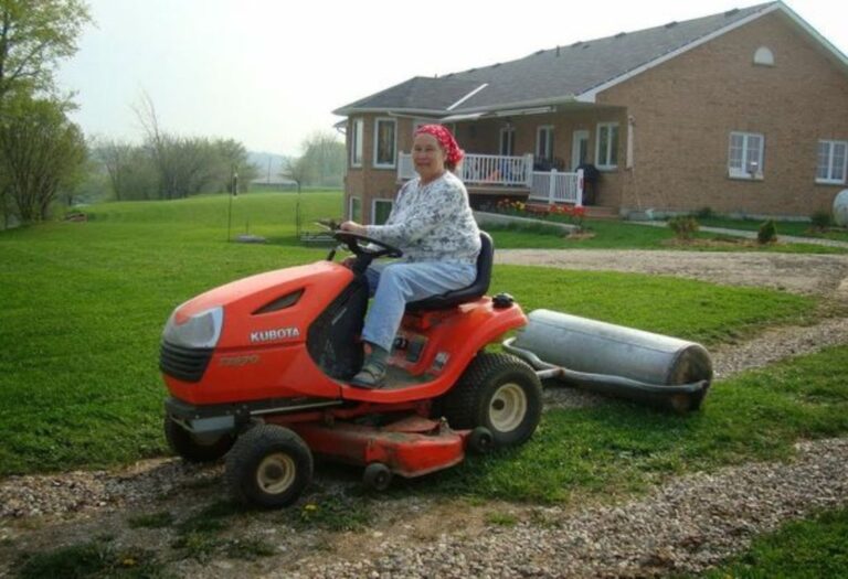 How to Roll Lawn on Slope: A Simple Step-by-Step Guide
