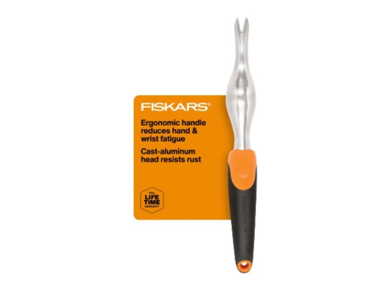 Fiskars Ergo Weeder Tool- Best Budget Hand Weeder